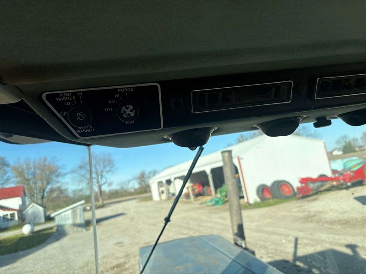 1991-ford-876-image-19