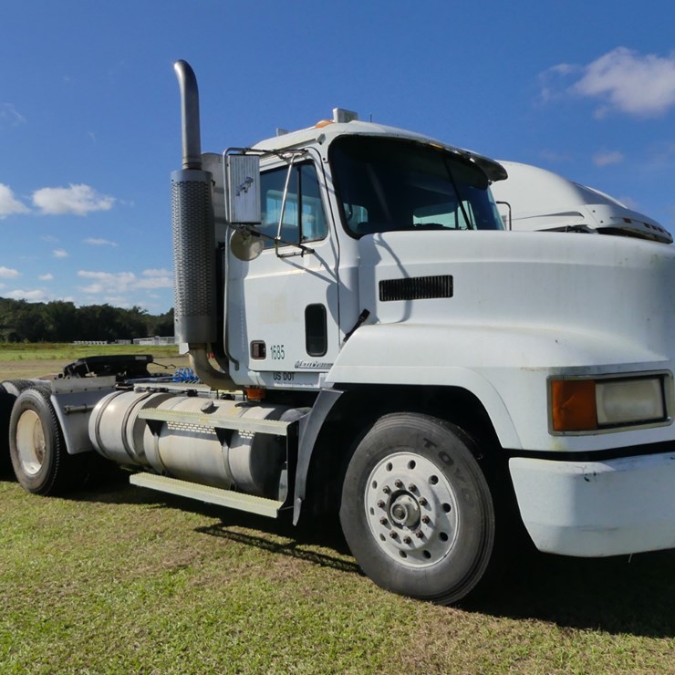 2000 MACK CH613