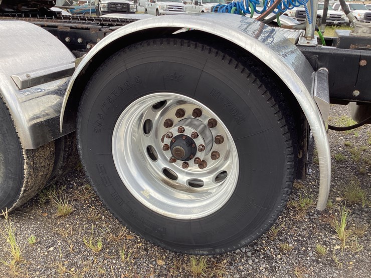 peterbilt-379-image-4