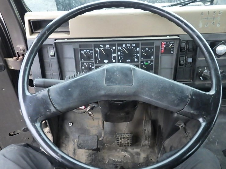 1992-international-4900-image-25