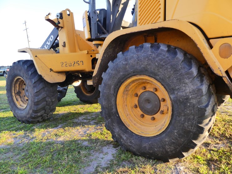 2015-volvo-l30gs-image-6