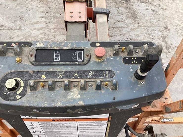 2008-jlg-800s-image-14