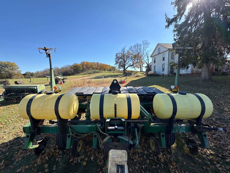 john-deere-7240-image-26