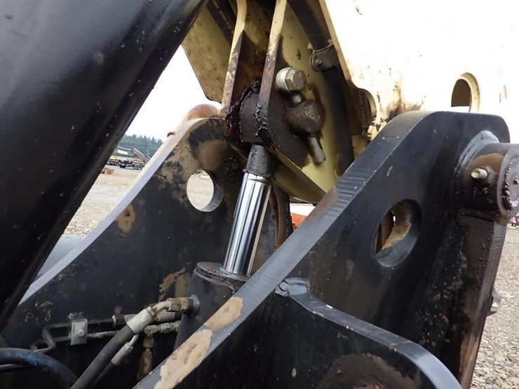 2012-jlg-g10-55a-image-8