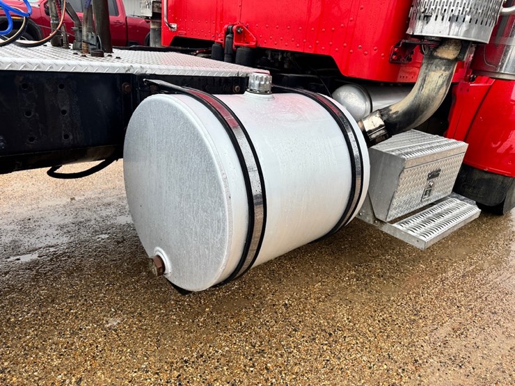 2003-peterbilt-379-image-5