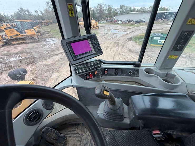 caterpillar-926-image-17