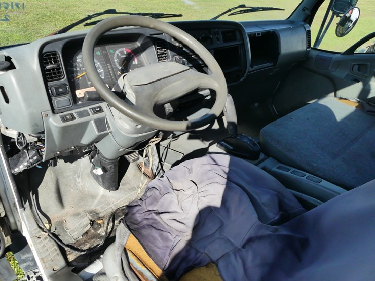 2003-mitsubishi-fuso-fh-image-12