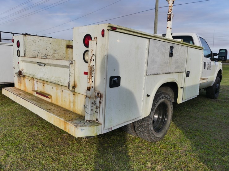 2016-ford-f350-xl-image-4