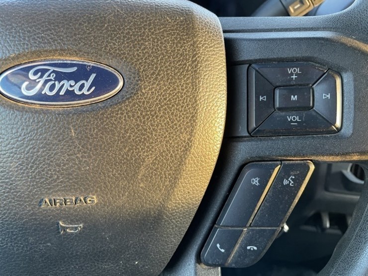 2022-ford-f350-xl-image-26