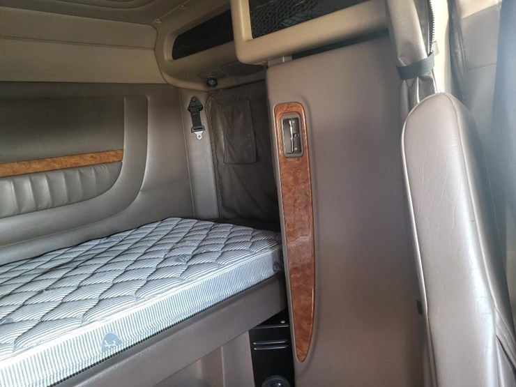 peterbilt-389-image-76