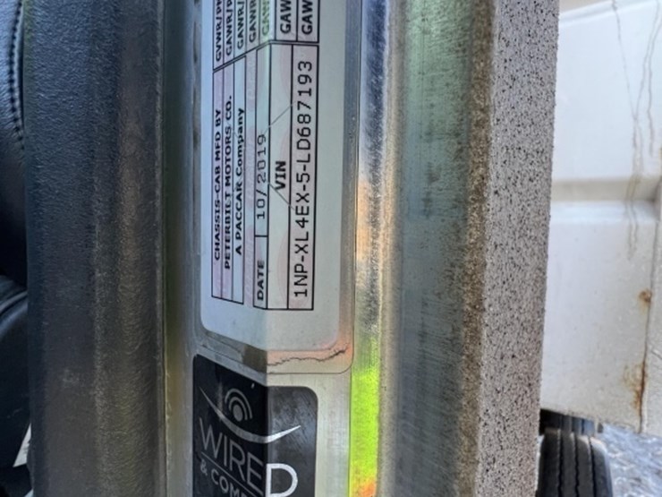 2020-peterbilt-389-image-10