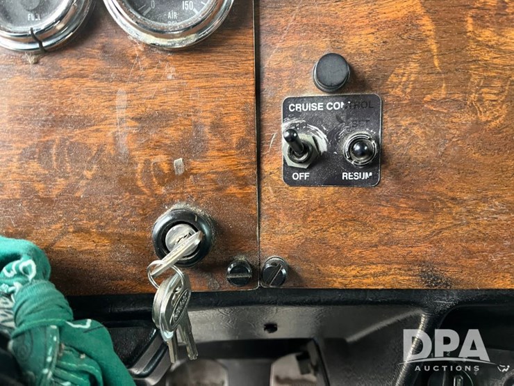 1999-peterbilt-379-image-54