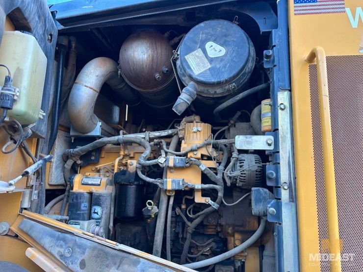 2012-deere-724k-image-21