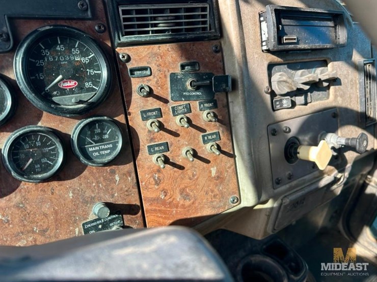 2004-peterbilt-pb335-fuel/lube-truck-xx65317-image-26