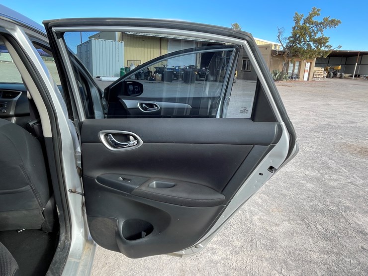 #4-•-2013-nissan-sentra-(has-nm-title)-image-55