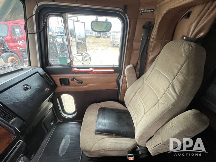 1999-peterbilt-379-image-58