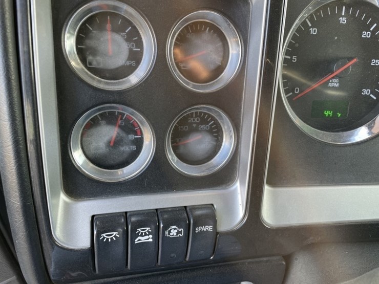 2010-kenworth-t800-image-41