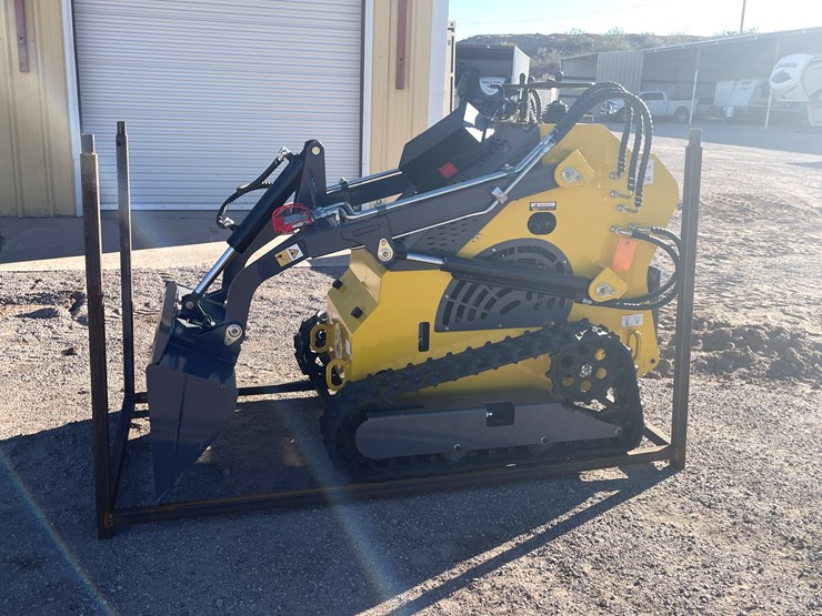 #224-•-mini-skid-steer-loader-image-1