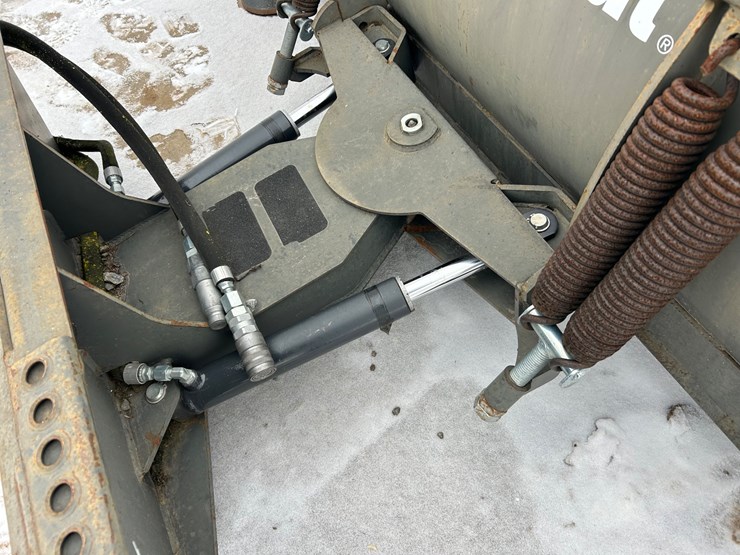 #4682-•-bobcat-snow-plow-image-4