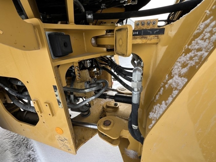 2014-caterpillar-930k-image-20