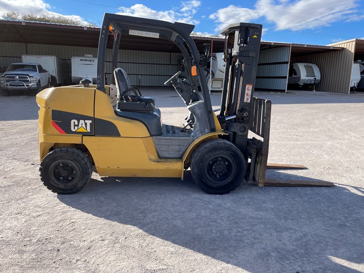 #15-•-2015-cat-forklift-image-4