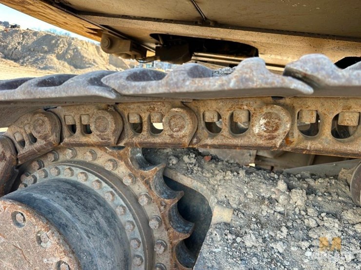 2015-deere-470g-lc-image-22