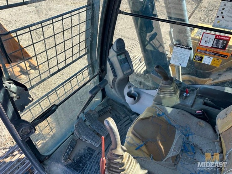 2015-deere-470g-lc-image-38