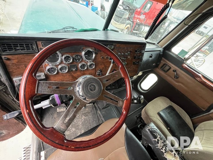 1999-peterbilt-379-image-43