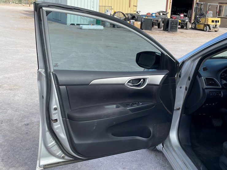 #4-•-2013-nissan-sentra-(has-nm-title)-image-47