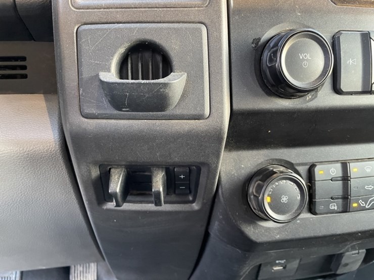 2022-ford-f350-xl-image-28