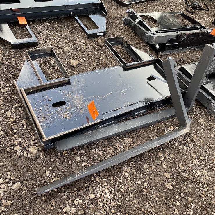 #1218 • Skidsteer Pallet Forks