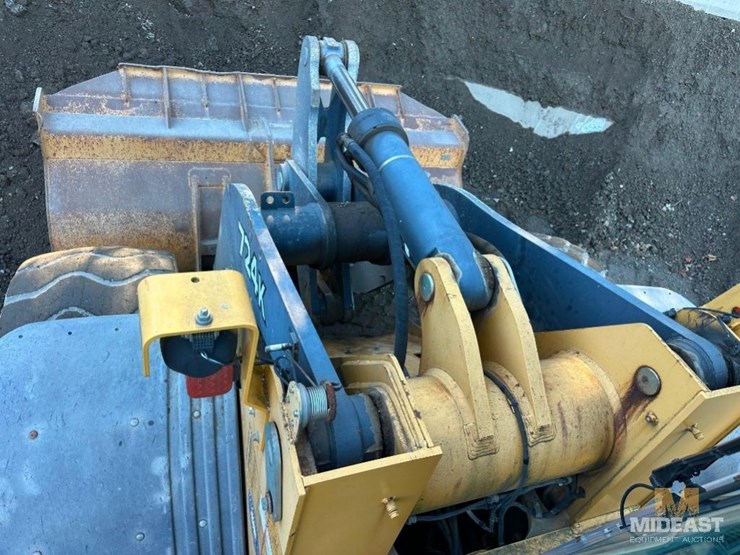 2012-deere-724k-image-16