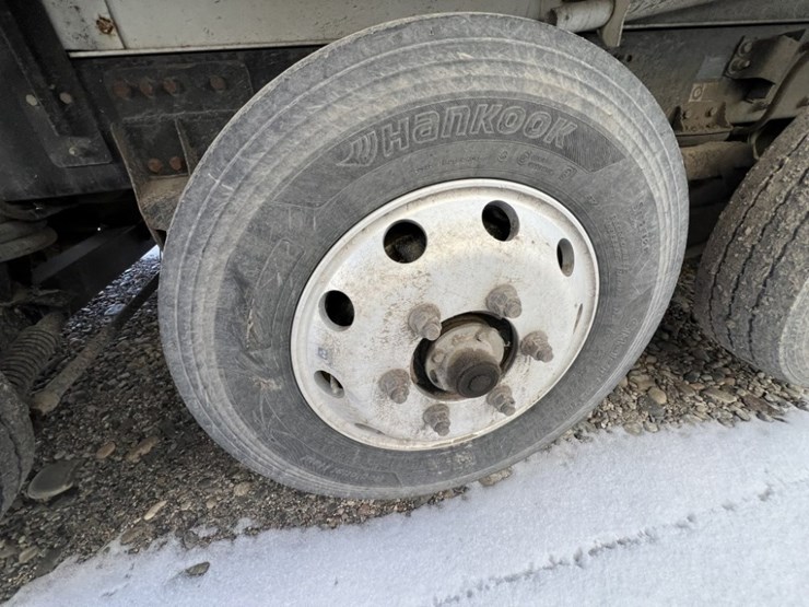 2020-peterbilt-389-image-14