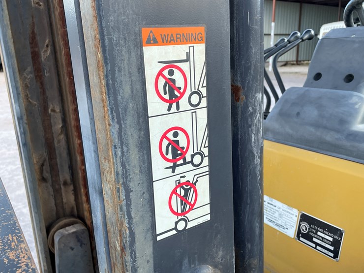 #15-•-2015-cat-forklift-image-33