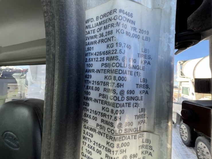 2020-peterbilt-389-image-39