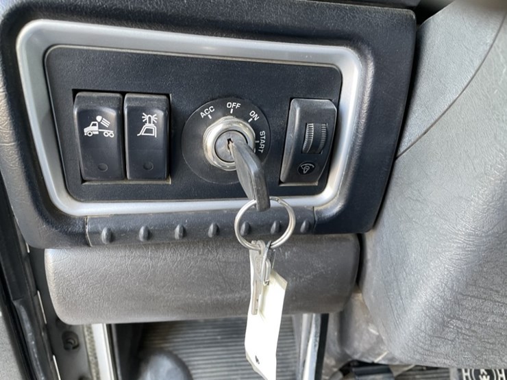 2010-kenworth-t800-image-42