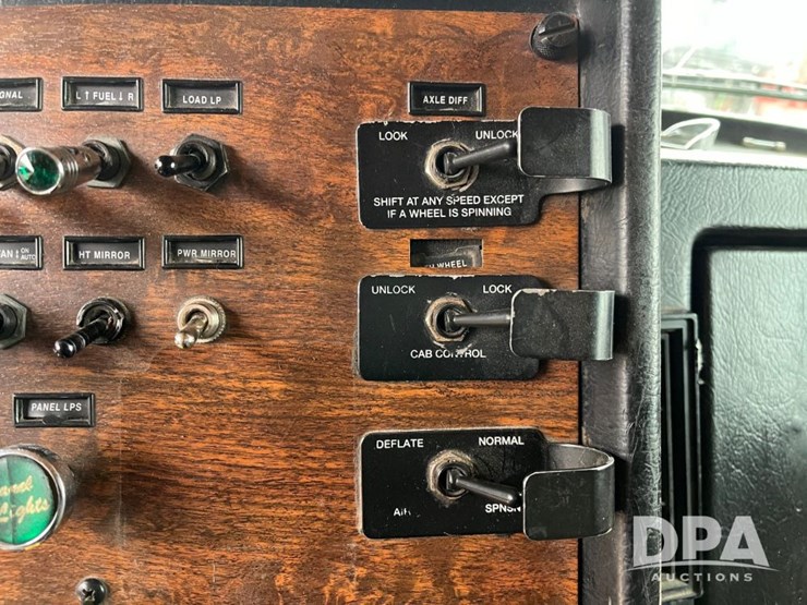 1999-peterbilt-379-image-52