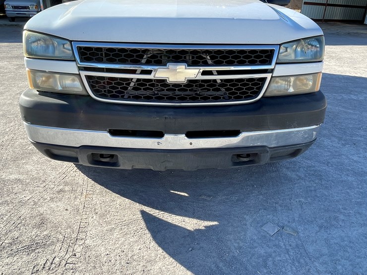 2007-chevrolet-silverado-2500-image-25