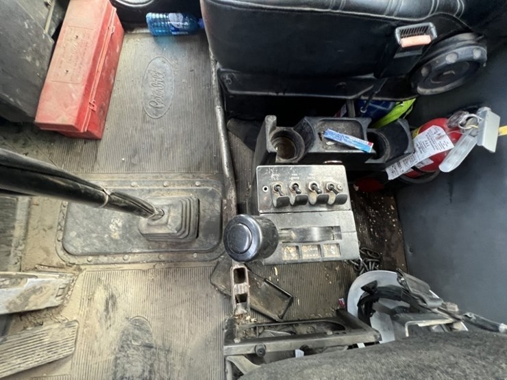 1998-peterbilt-379-image-14