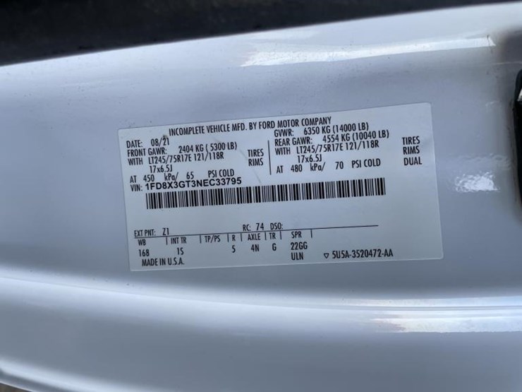 2022-ford-f350-xl-image-32