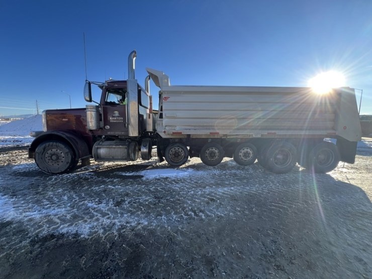 2020-peterbilt-389-image-2