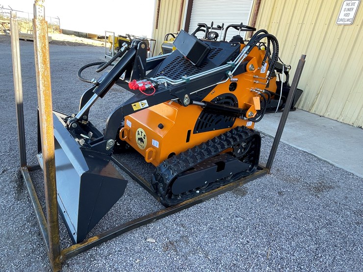 #225-•-mini-skid-steer-loader-image-1
