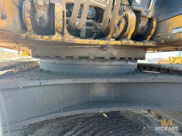 2015-deere-470g-lc-image-24