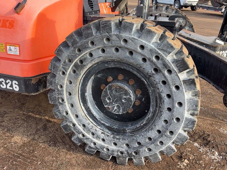 2015-jlg-g10-55a-image-9