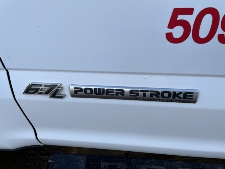 2022-ford-f350-xl-image-16