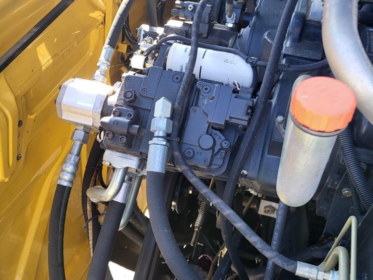 new-holland-cr9040-image-60