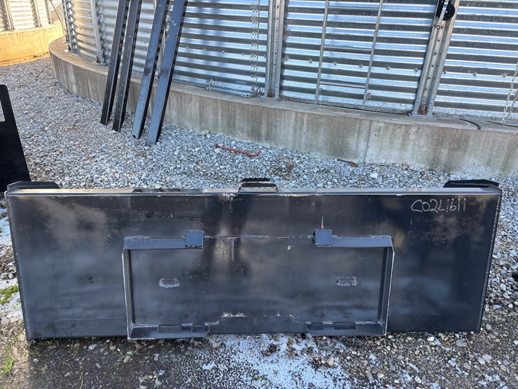 #1582a-•-skid-steer-bucket-image-3