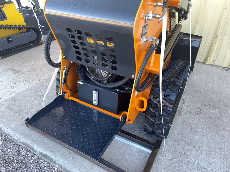 #226-•-mini-skid-steer-loader-image-18