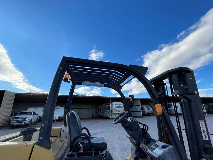 #15-•-2015-cat-forklift-image-42