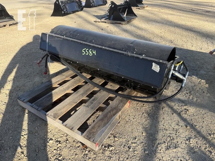 skid-steer-vibratory-roller-image-1